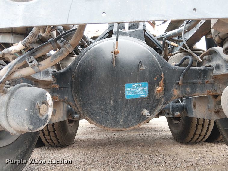 image for item EE5244 2013 Kenworth T660 semi truck