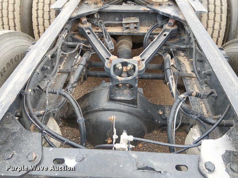 image for item EE5244 2013 Kenworth T660 semi truck