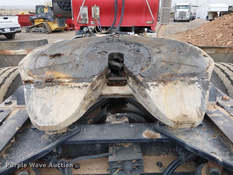 image for item EE5244 2013 Kenworth T660 semi truck