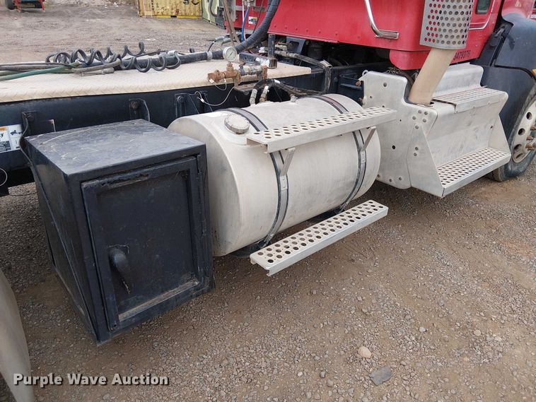 image for item EE5244 2013 Kenworth T660 semi truck