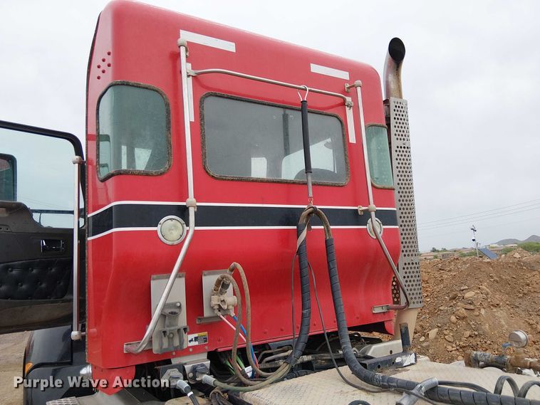 image for item EE5244 2013 Kenworth T660 semi truck