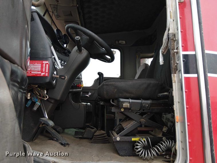 image for item EE5244 2013 Kenworth T660 semi truck