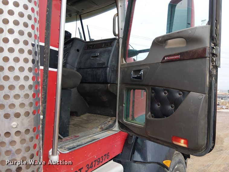 image for item EE5244 2013 Kenworth T660 semi truck