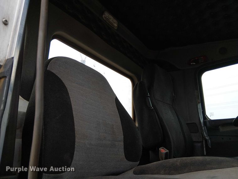 image for item EE5244 2013 Kenworth T660 semi truck