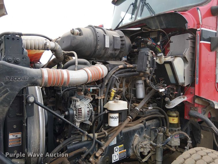 image for item EE5244 2013 Kenworth T660 semi truck