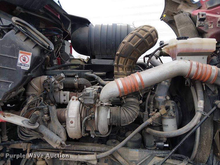 image for item EE5244 2013 Kenworth T660 semi truck