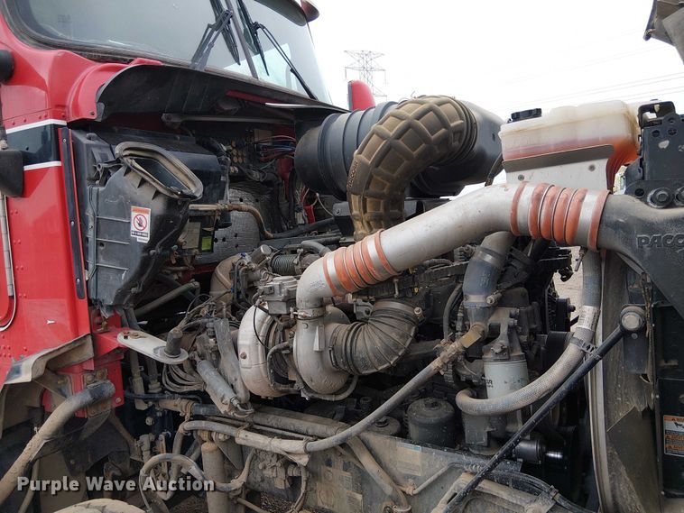 image for item EE5244 2013 Kenworth T660 semi truck