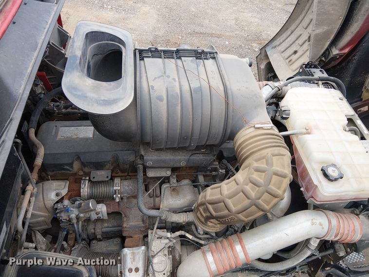 image for item EE5244 2013 Kenworth T660 semi truck