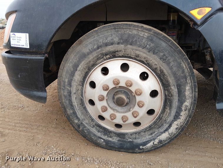 image for item EE5244 2013 Kenworth T660 semi truck