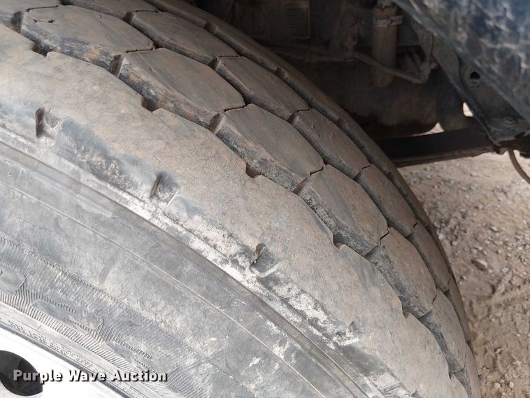 image for item EE5244 2013 Kenworth T660 semi truck