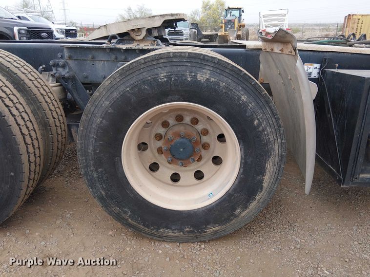 image for item EE5244 2013 Kenworth T660 semi truck