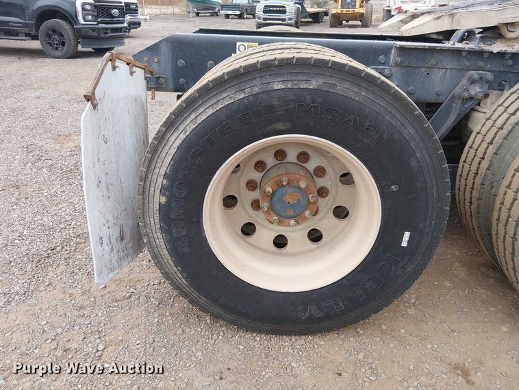 image for item EE5244 2013 Kenworth T660 semi truck