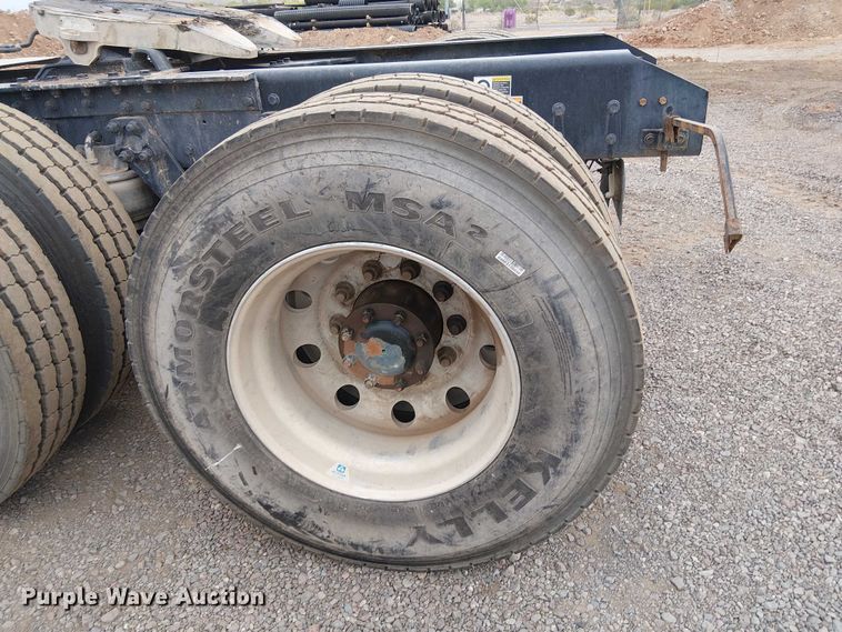 image for item EE5244 2013 Kenworth T660 semi truck