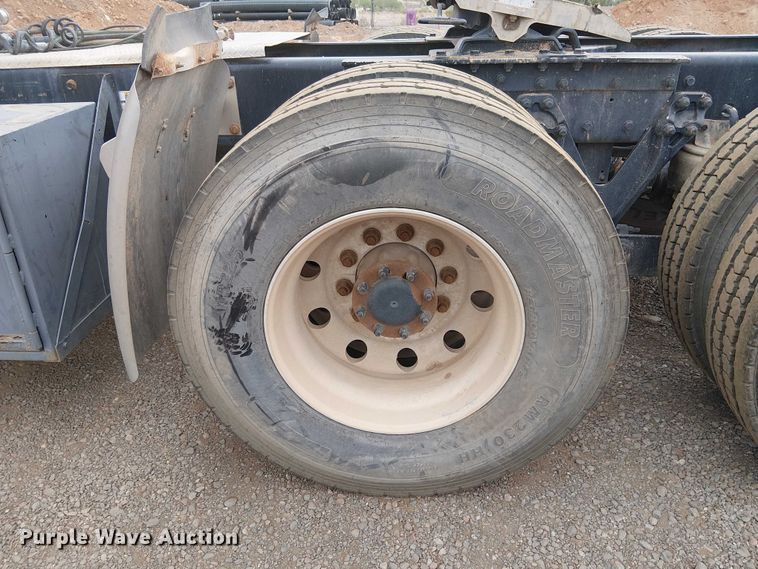 image for item EE5244 2013 Kenworth T660 semi truck