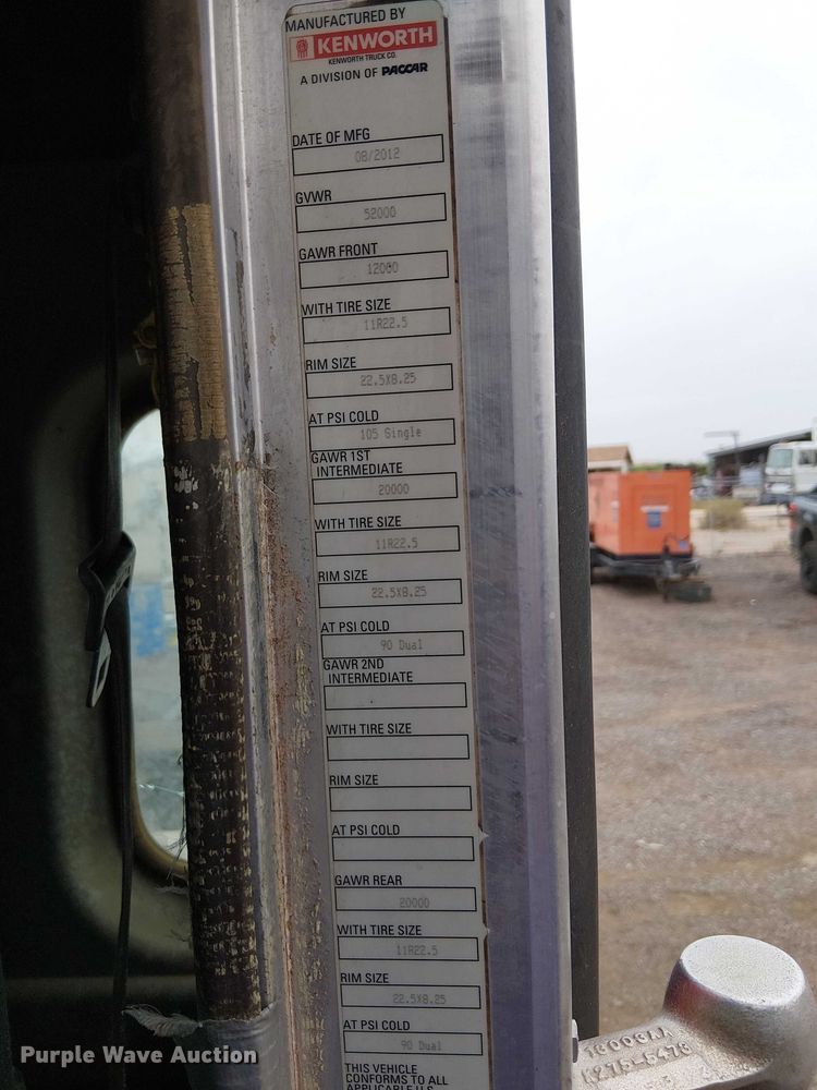 image for item EE5244 2013 Kenworth T660 semi truck