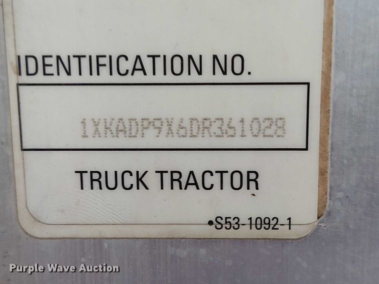 image for item EE5244 2013 Kenworth T660 semi truck