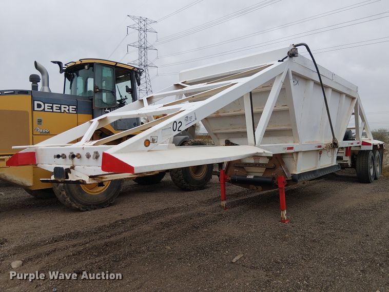 image for item EE5245 2016 Semiremolques El Puma bottom dump trailer