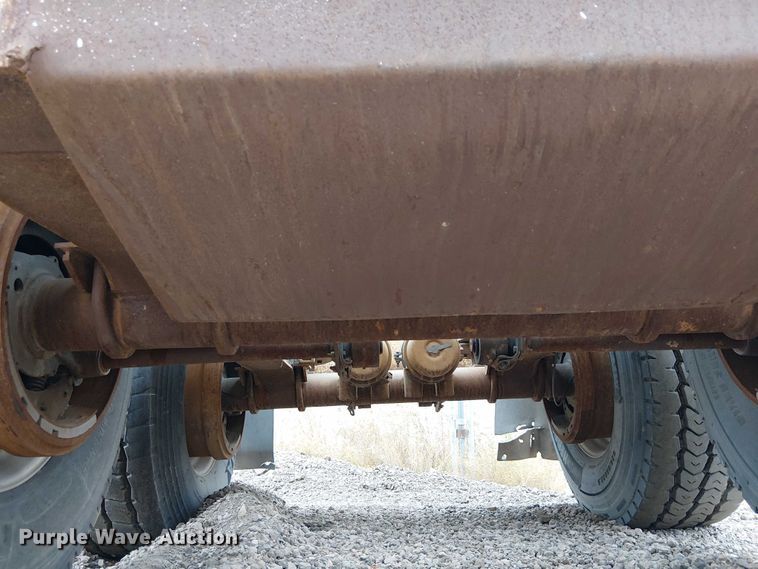 image for item EE5245 2016 Semiremolques El Puma bottom dump trailer