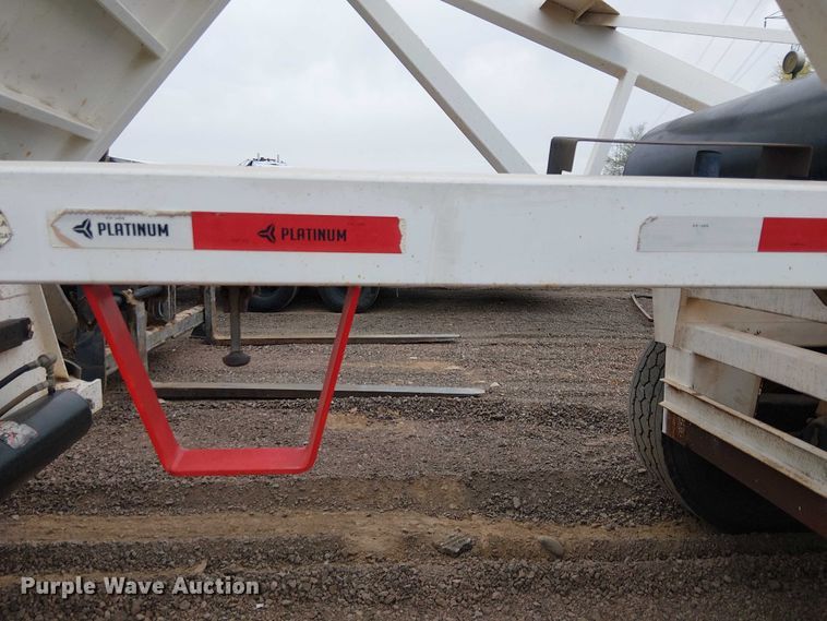 image for item EE5245 2016 Semiremolques El Puma bottom dump trailer