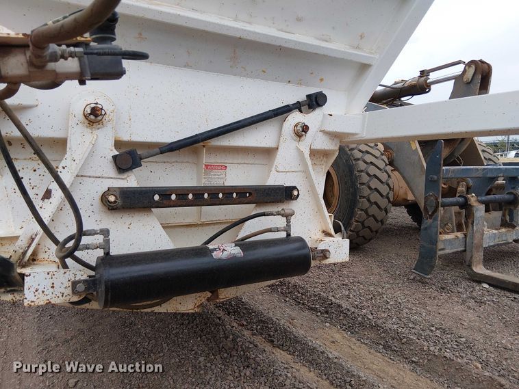image for item EE5245 2016 Semiremolques El Puma bottom dump trailer