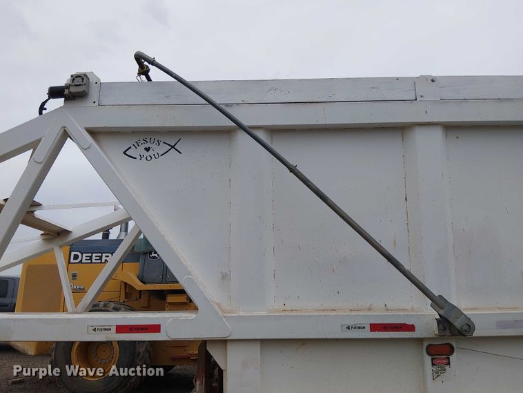 image for item EE5245 2016 Semiremolques El Puma bottom dump trailer