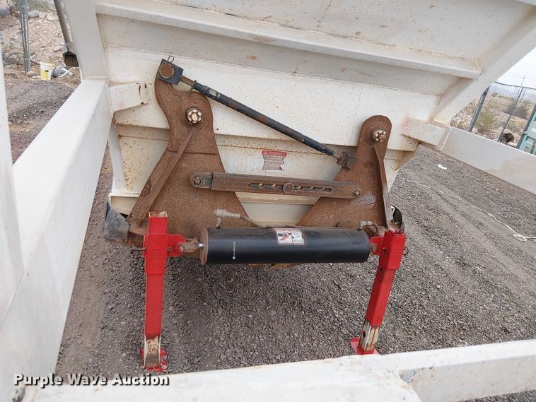 image for item EE5245 2016 Semiremolques El Puma bottom dump trailer