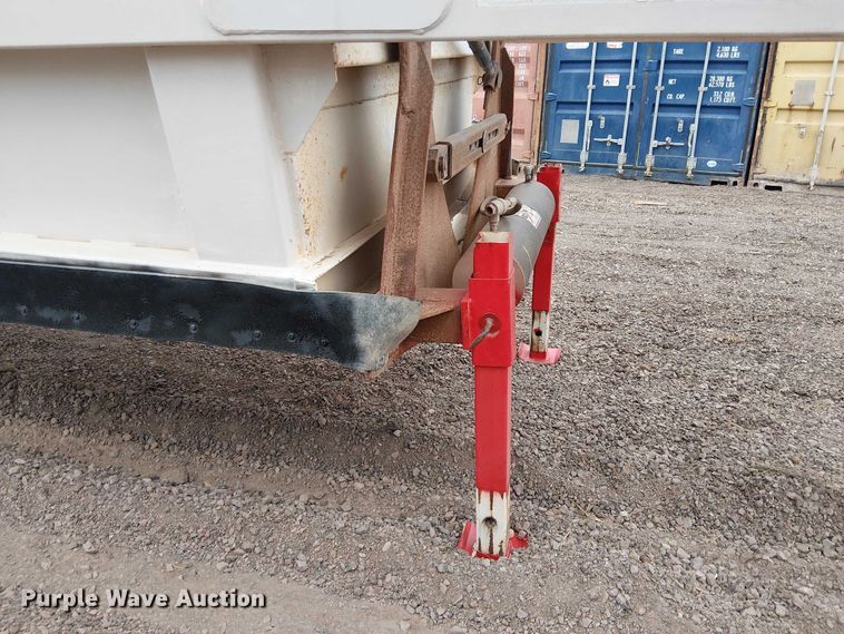 image for item EE5245 2016 Semiremolques El Puma bottom dump trailer