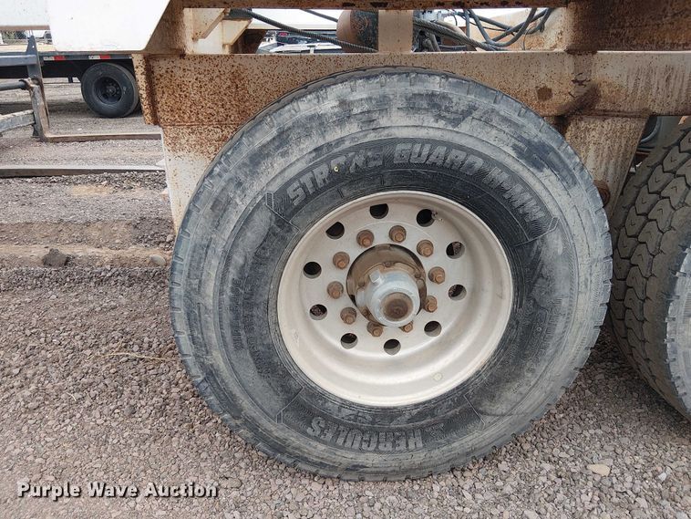 image for item EE5245 2016 Semiremolques El Puma bottom dump trailer
