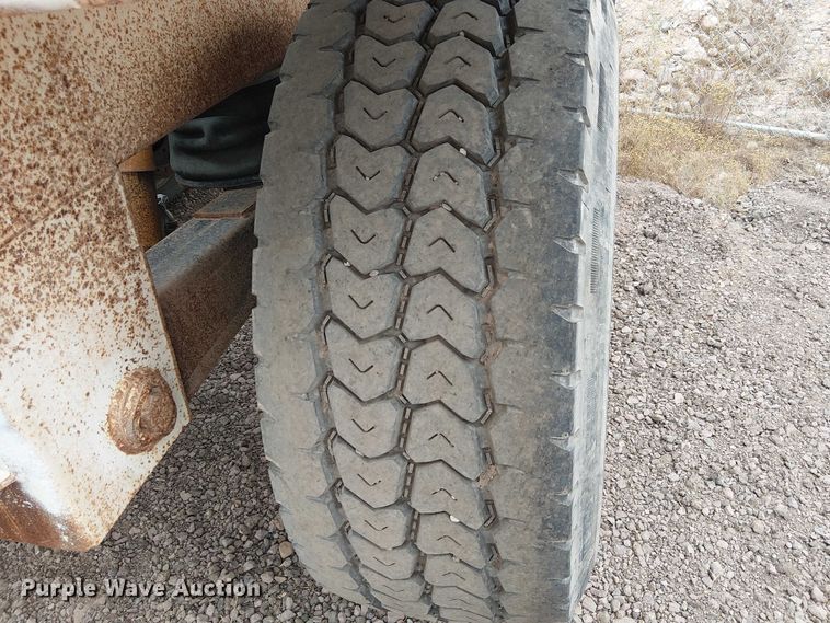 image for item EE5245 2016 Semiremolques El Puma bottom dump trailer