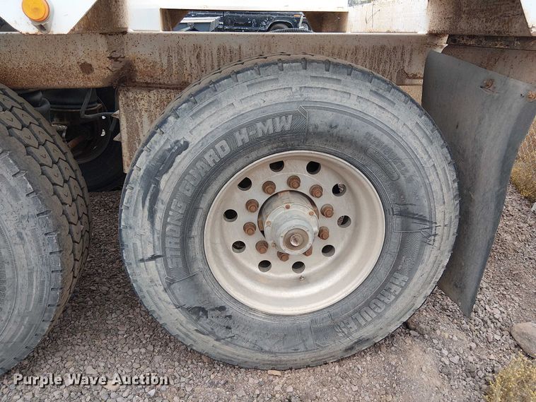 image for item EE5245 2016 Semiremolques El Puma bottom dump trailer