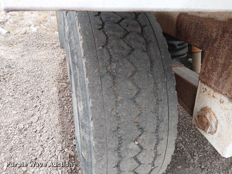 image for item EE5245 2016 Semiremolques El Puma bottom dump trailer