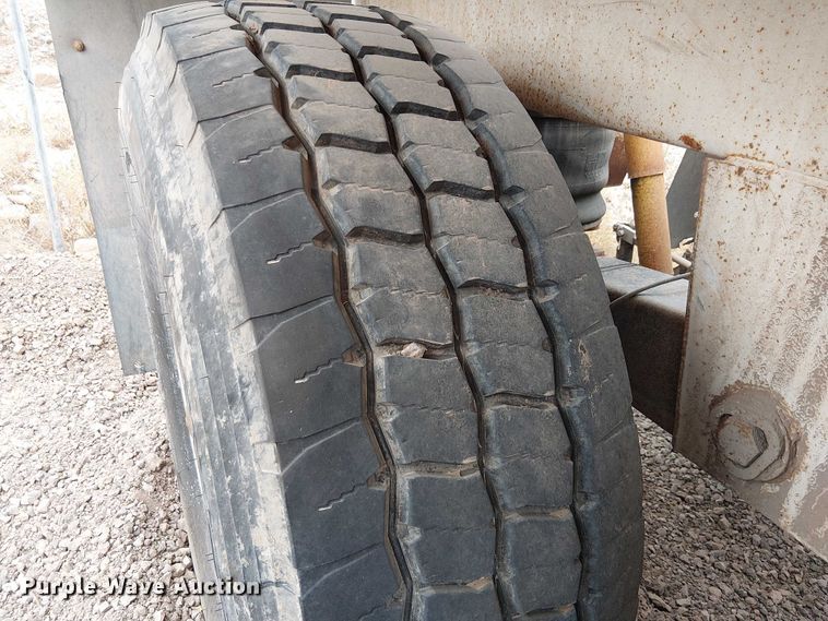 image for item EE5245 2016 Semiremolques El Puma bottom dump trailer