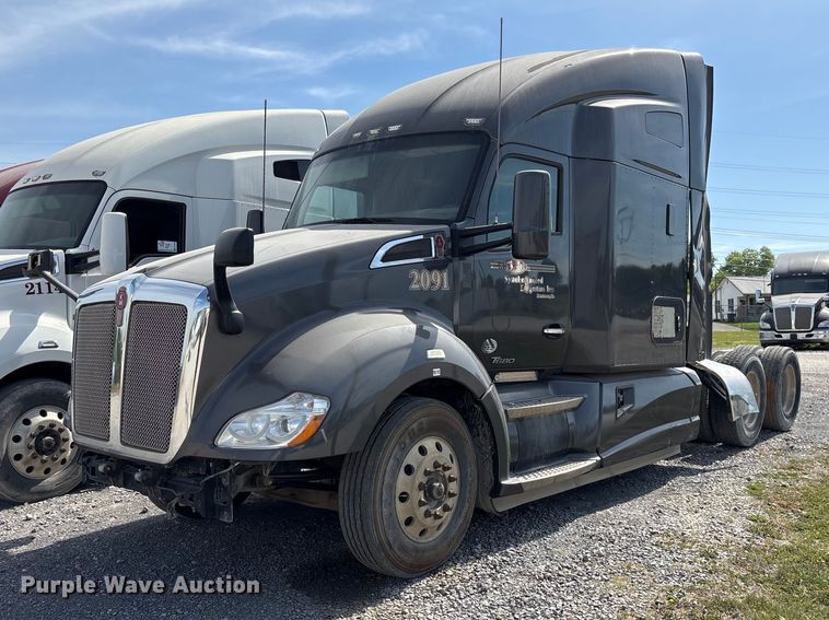 image for item EF1091 2016 Kenworth T680 semi truck