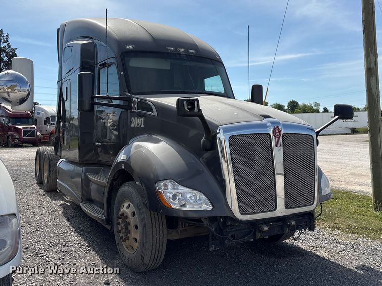 image for item EF1091 2016 Kenworth T680 semi truck