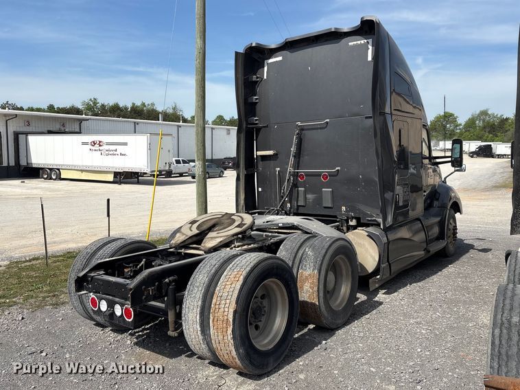 image for item EF1091 2016 Kenworth T680 semi truck
