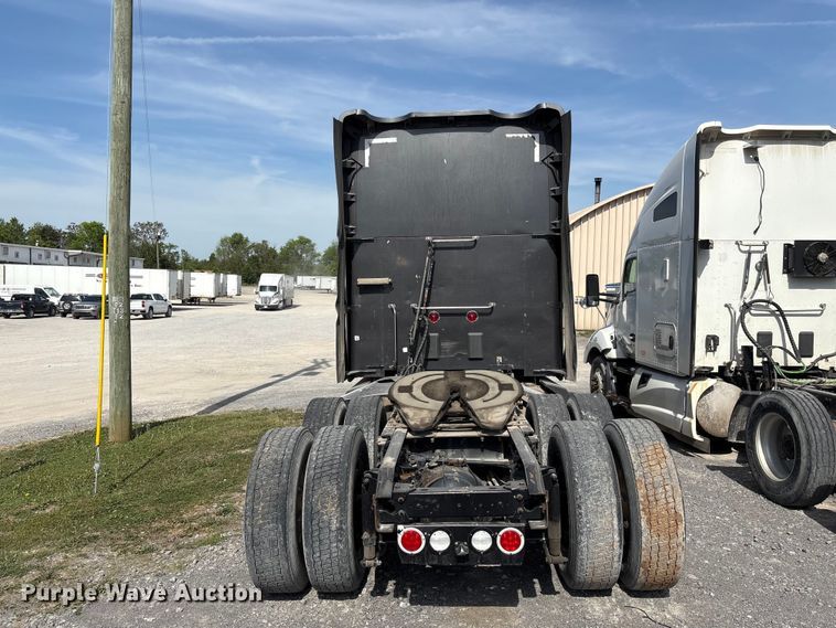 image for item EF1091 2016 Kenworth T680 semi truck