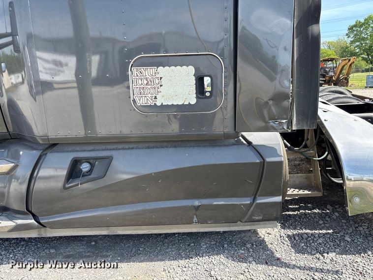 image for item EF1091 2016 Kenworth T680 semi truck