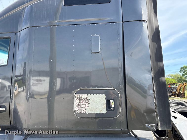 image for item EF1091 2016 Kenworth T680 semi truck