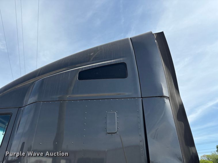 image for item EF1091 2016 Kenworth T680 semi truck