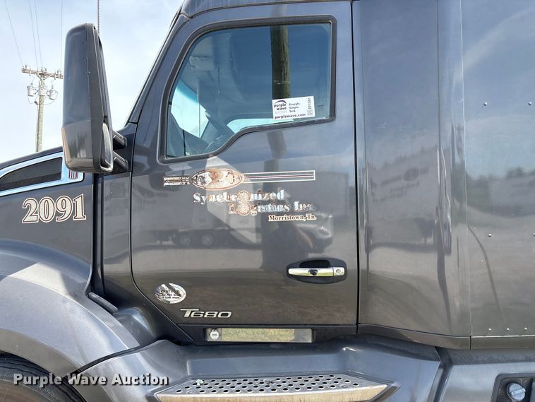 image for item EF1091 2016 Kenworth T680 semi truck