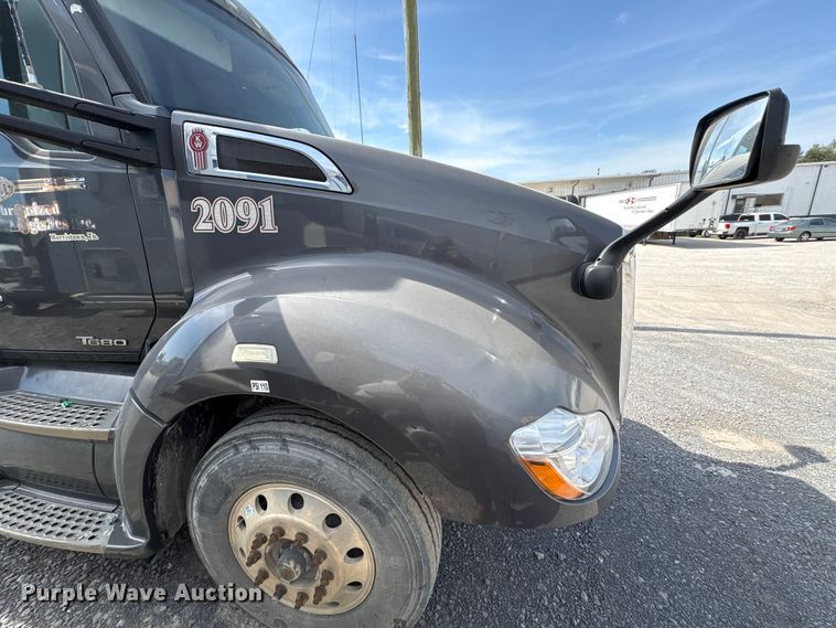 image for item EF1091 2016 Kenworth T680 semi truck
