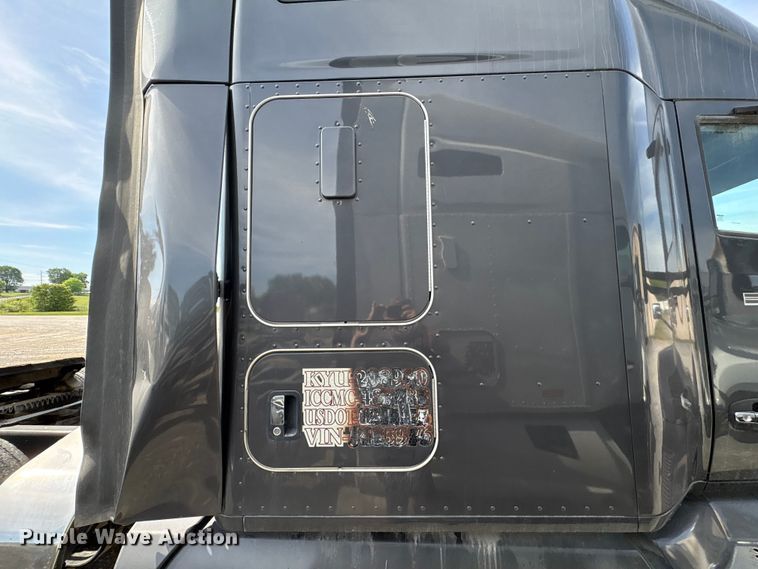 image for item EF1091 2016 Kenworth T680 semi truck