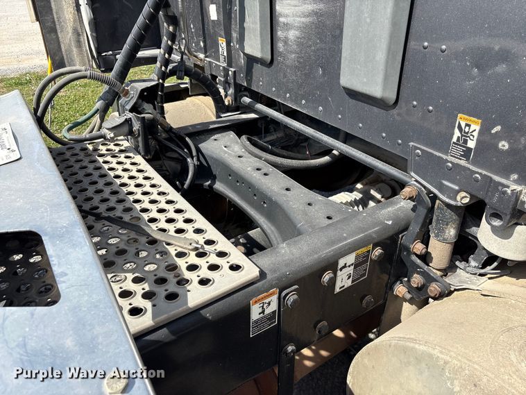 image for item EF1091 2016 Kenworth T680 semi truck