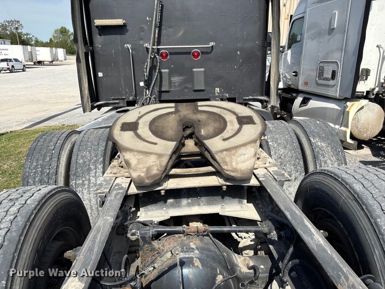 image for item EF1091 2016 Kenworth T680 semi truck