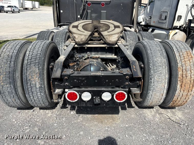 image for item EF1091 2016 Kenworth T680 semi truck