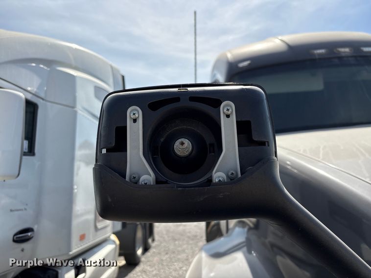 image for item EF1091 2016 Kenworth T680 semi truck