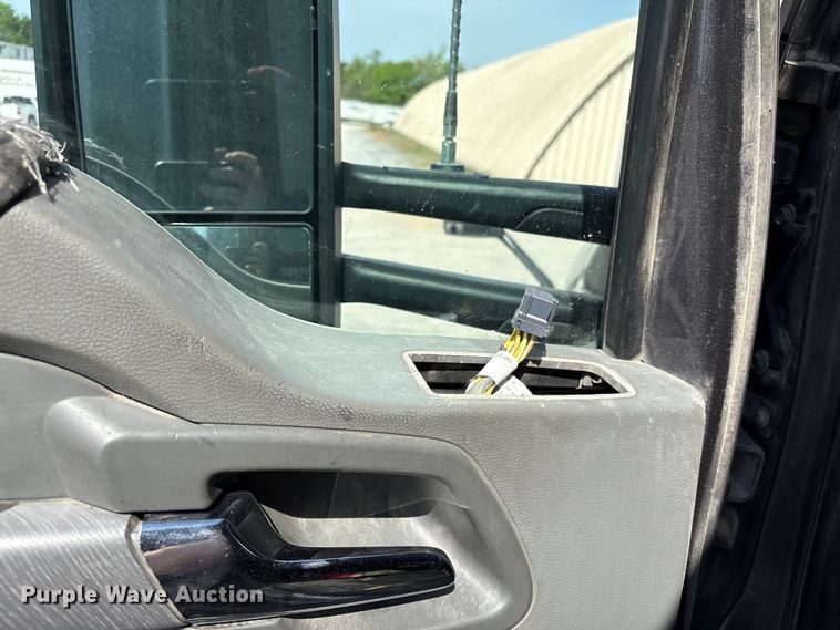 image for item EF1091 2016 Kenworth T680 semi truck