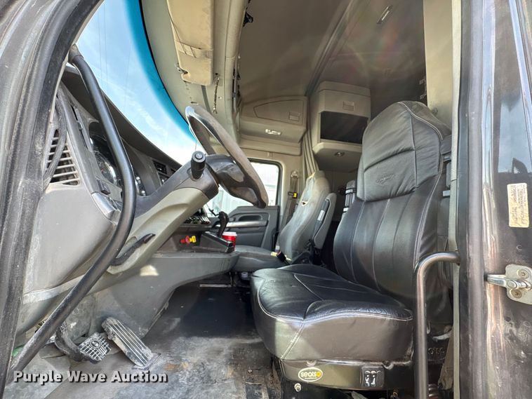 image for item EF1091 2016 Kenworth T680 semi truck