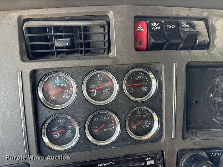 image for item EF1091 2016 Kenworth T680 semi truck