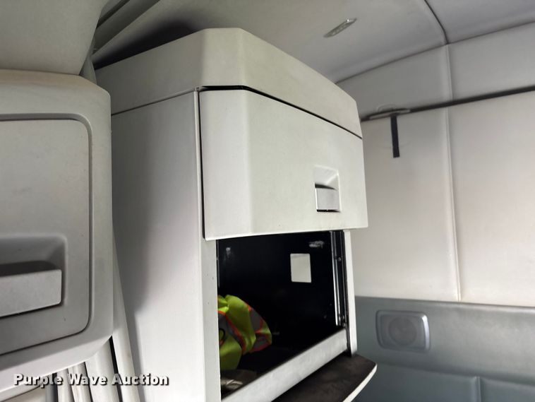image for item EF1091 2016 Kenworth T680 semi truck